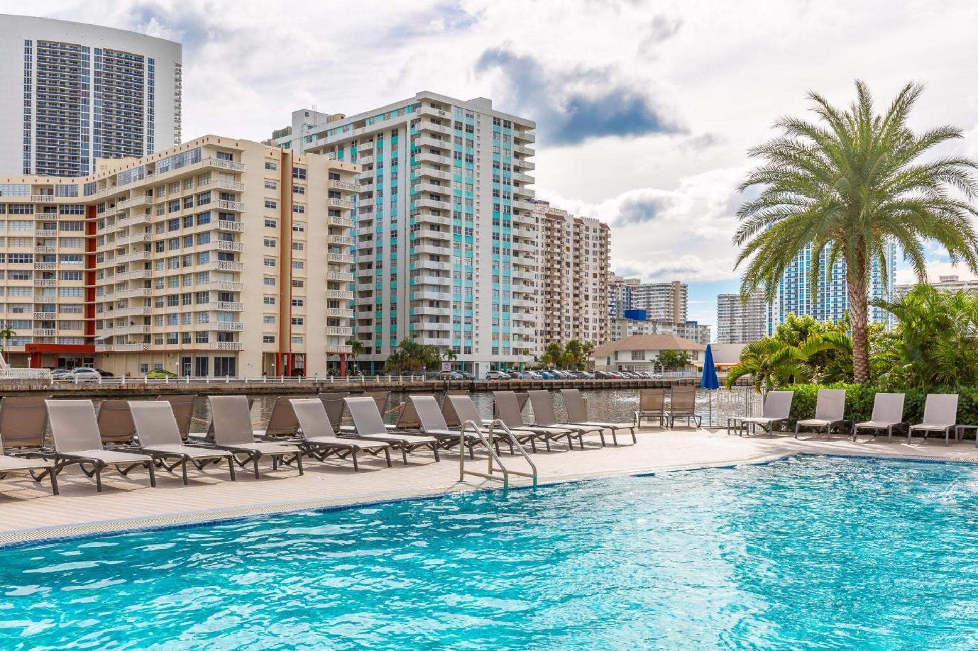 Modern One Bedroom Rental At Beach Walk Resort Miami 18Th Floor Халландейл-Бич Экстерьер фото